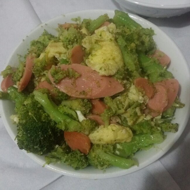 {☀快手晚餐☀}火腿肠滑蛋西兰花