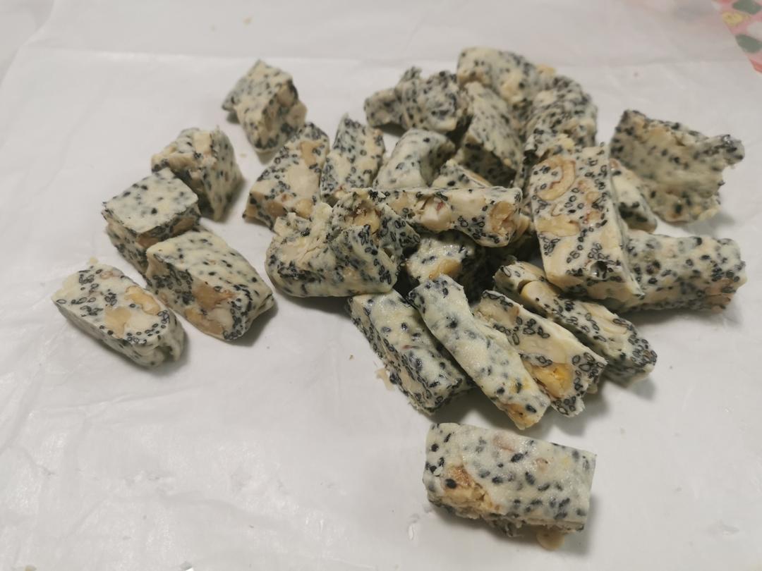 芝麻核桃牛轧糖