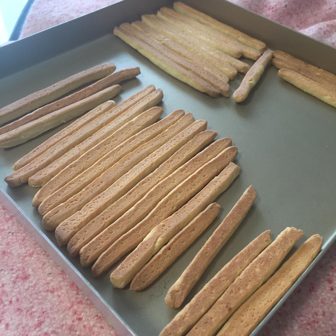 硬版奶酪芝士条饼干