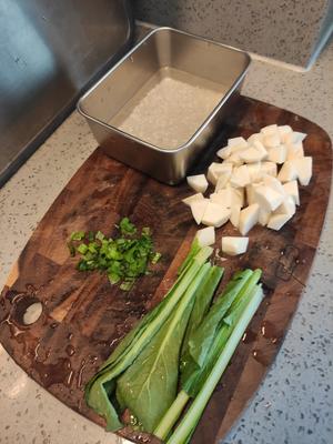 芋头蔬菜粥的做法 步骤1