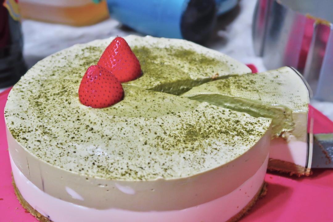 渐变抹茶慕斯蛋糕：我Amanda带着既美又作的抹茶甜点又来了！【曼食慢语】