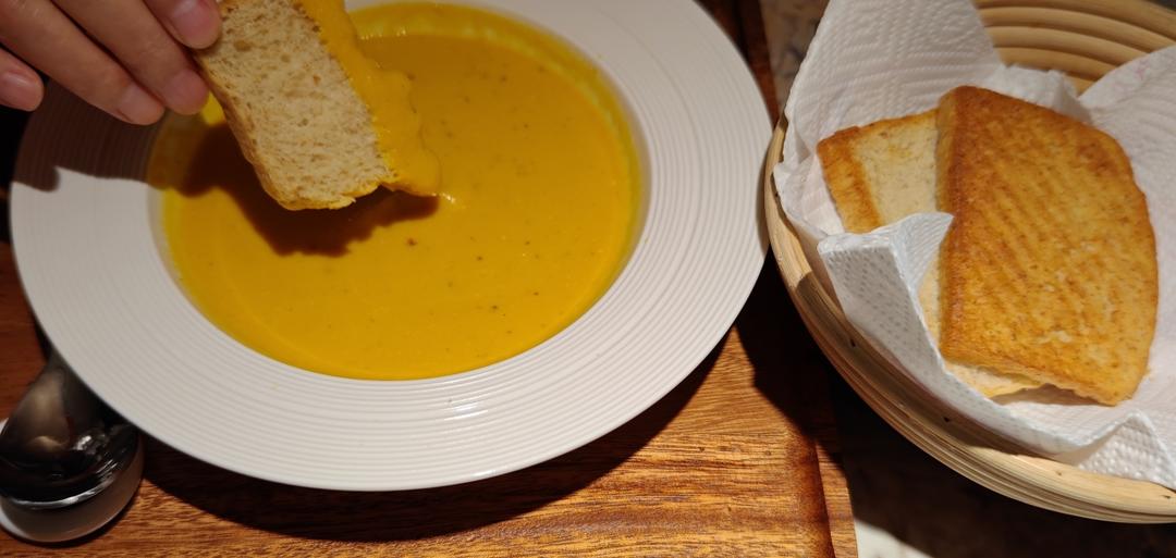 奶油南瓜浓汤 Pumpkin soup