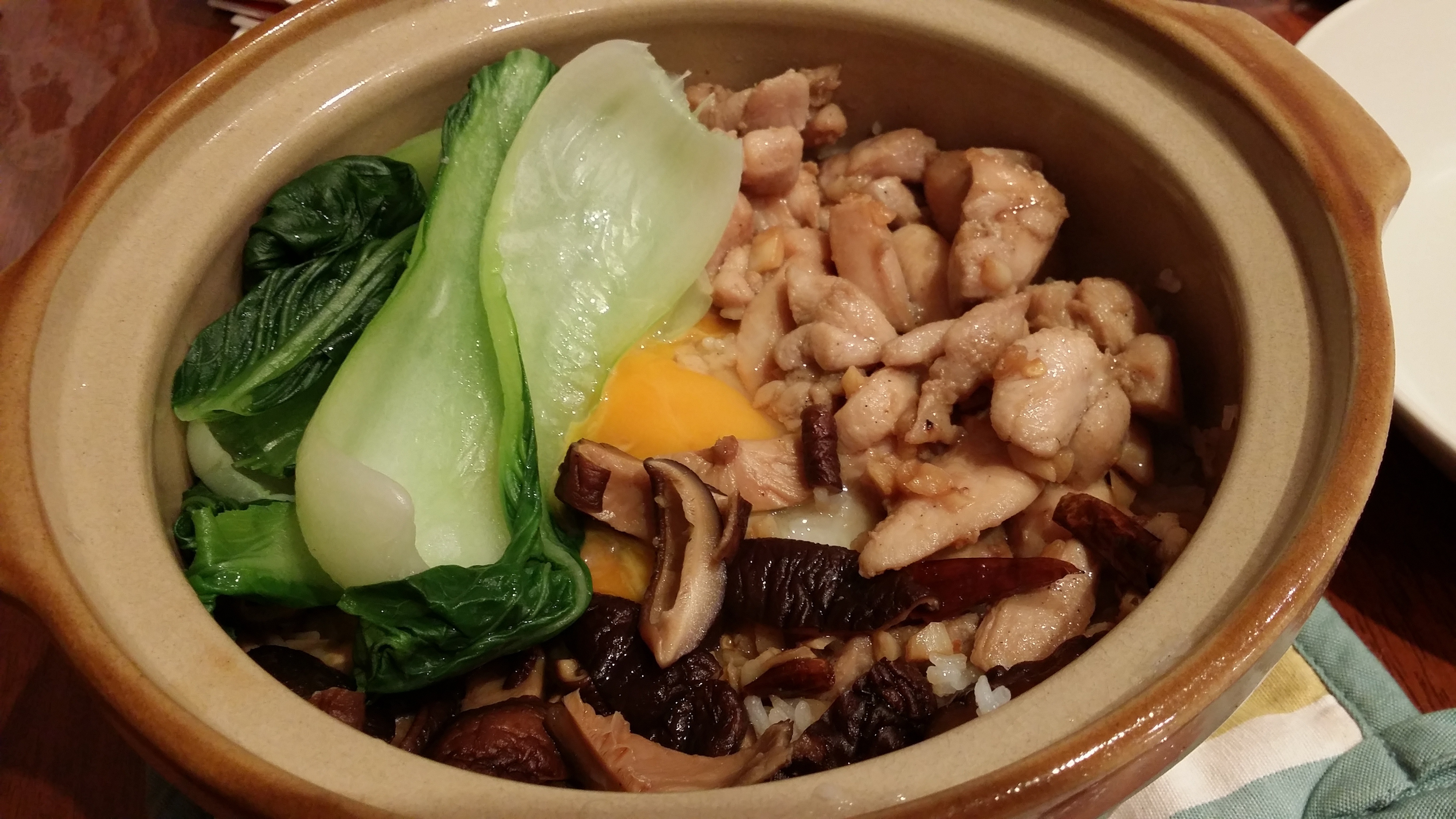 香菇滑鸡煲仔饭