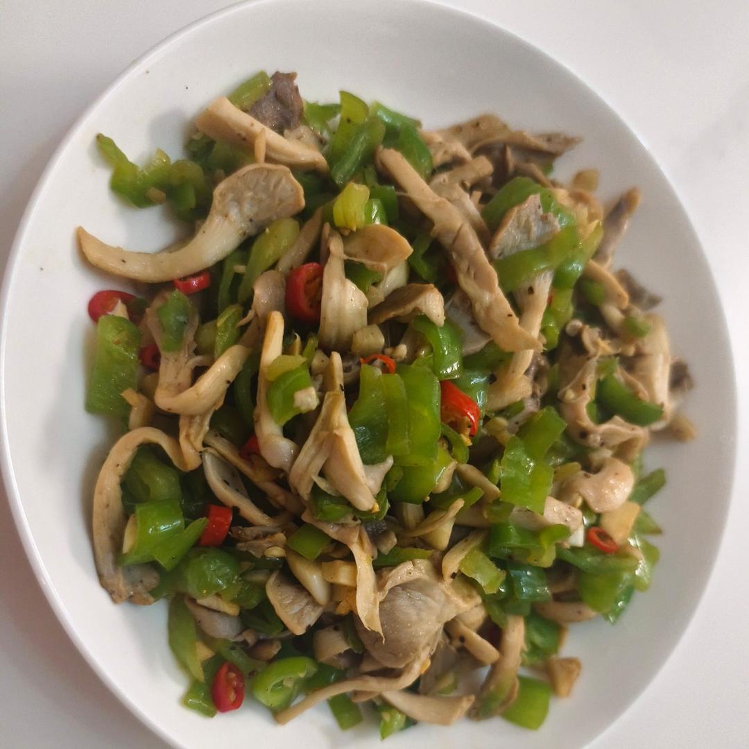 香辣好吃的炒平菇