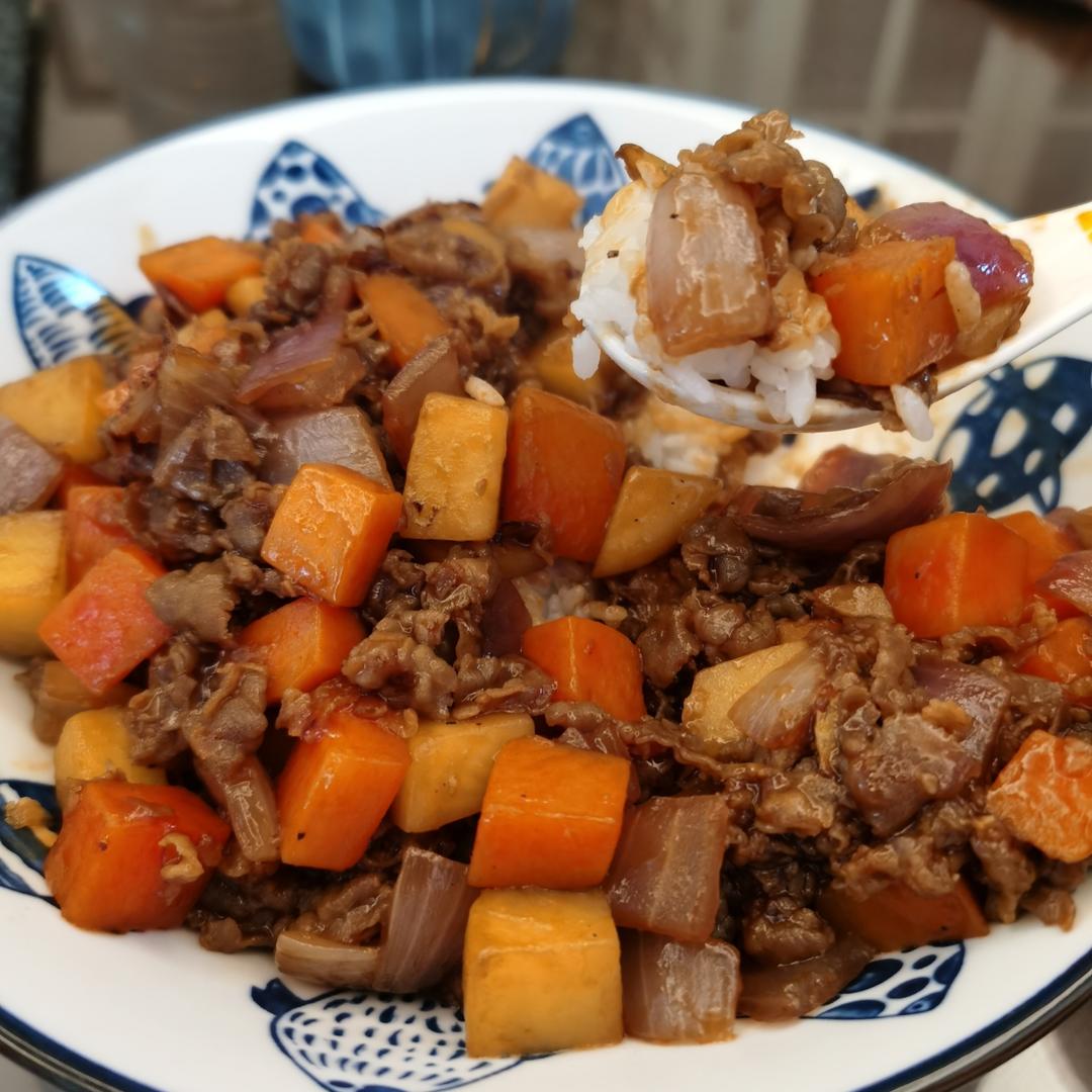三丁烩肥牛饭，可爱儿童餐