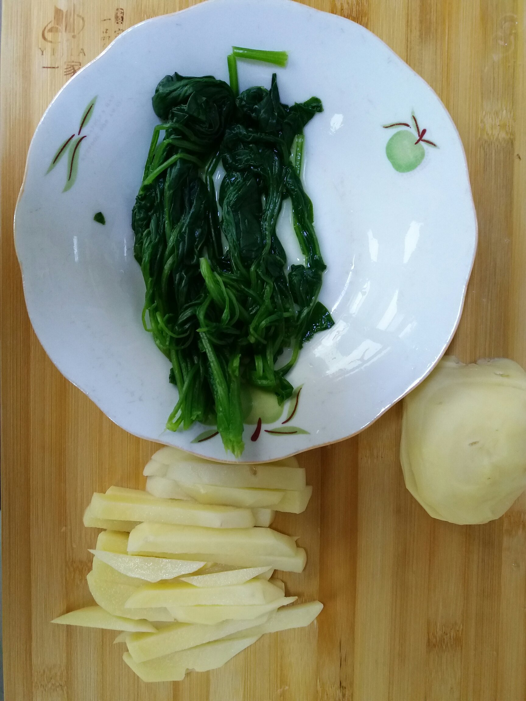 菠菜土豆条汤的做法 步骤3