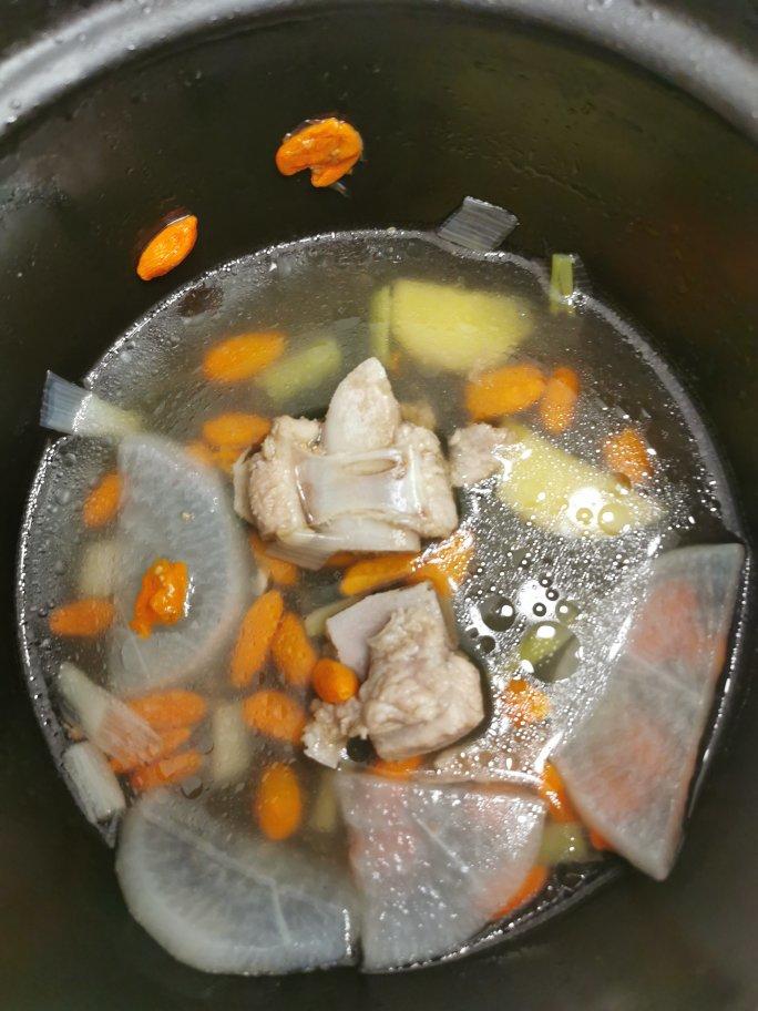 萝卜排骨汤