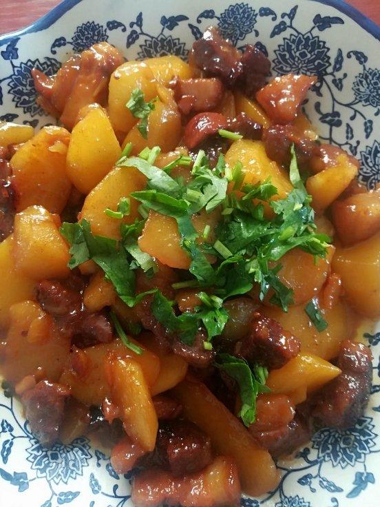 红烧肉炖土豆