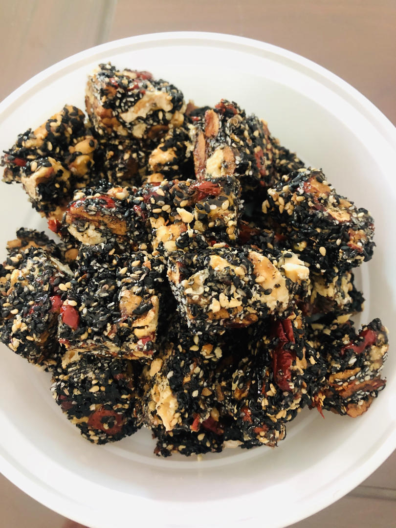 黑芝麻红枣核桃糕
