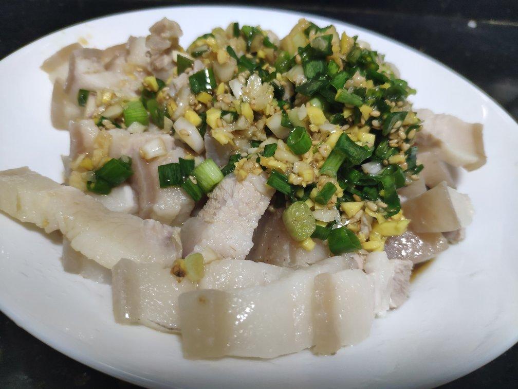 有时候，真的忍不住，搞一盘蒜泥白肉