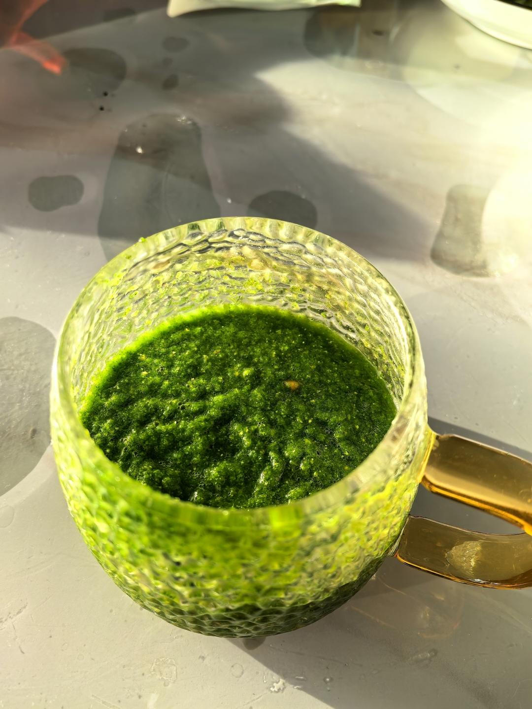 排毒清体果蔬汁：鲜榨羽衣甘蓝苹果汁