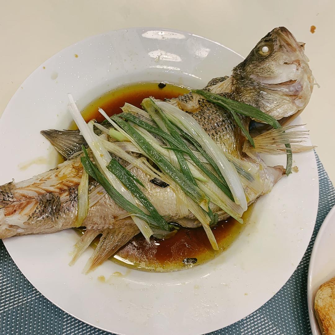 蒸鲈鱼