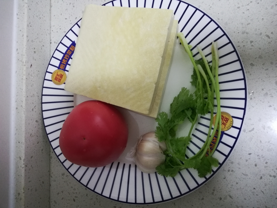 蒜香西红柿烩煎豆腐的做法 步骤1