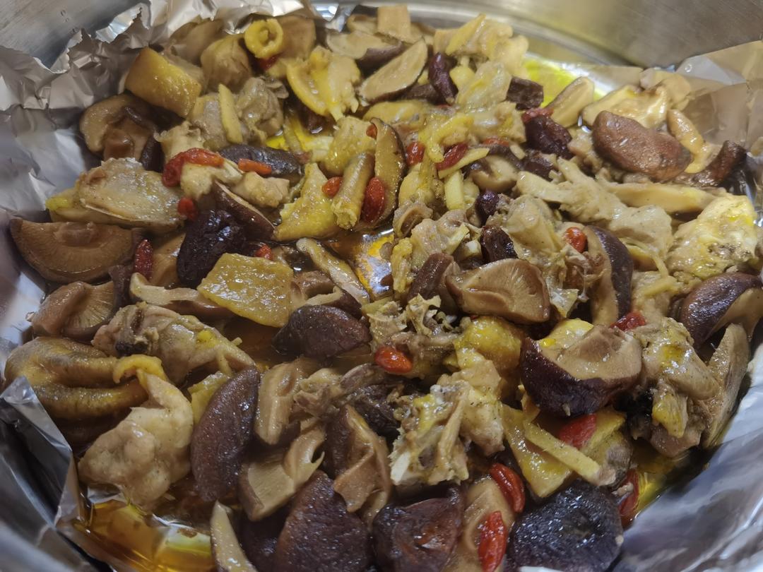 广式家常菜香菇蒸鸡，鲜嫩又方便百吃不厌