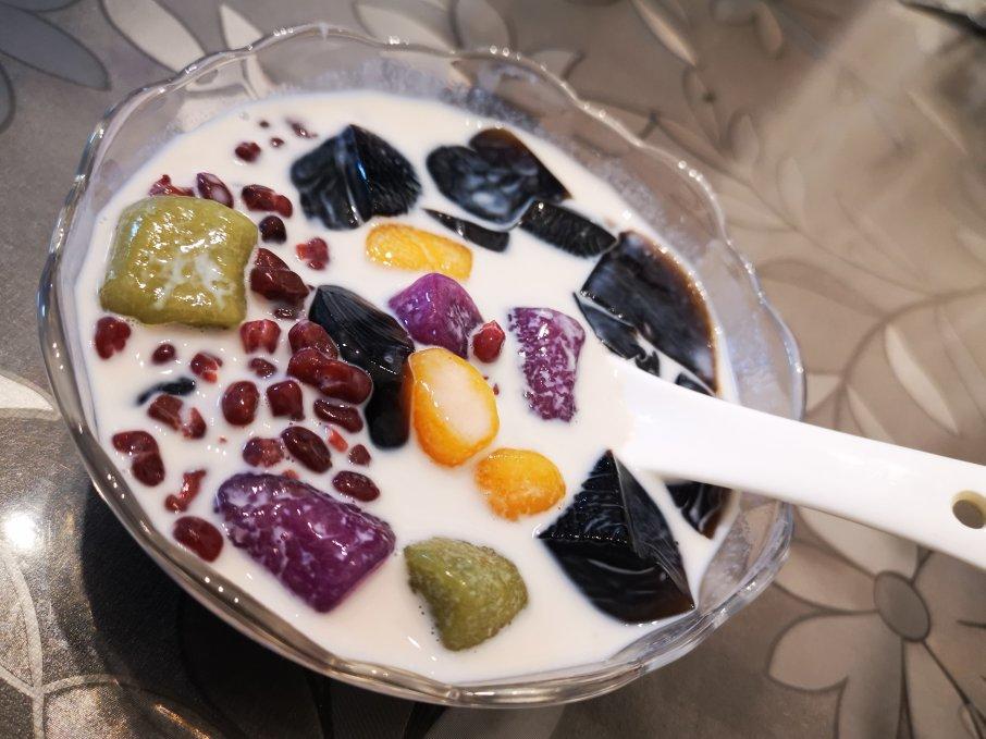 自制鲜芋仙芋圆（另附: 蜜红豆和仙草冻的做法）