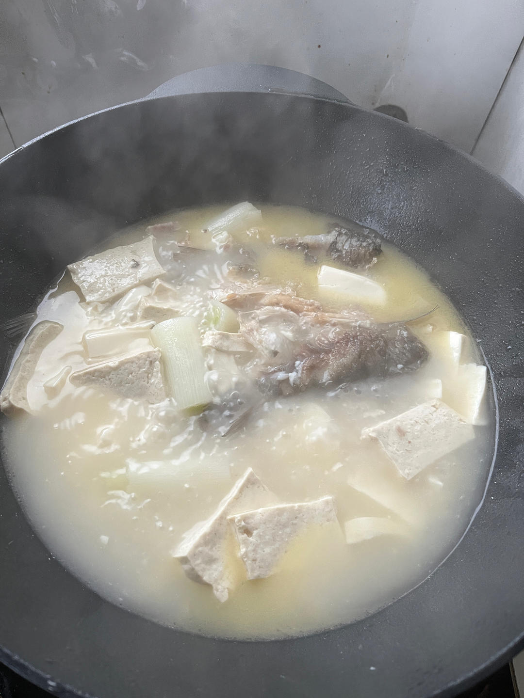鲫鱼汤(鲫鱼豆腐汤)