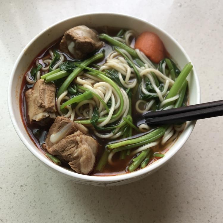 超级无敌美味懒人酸汤麻辣面（十分钟搞定色香味俱全）