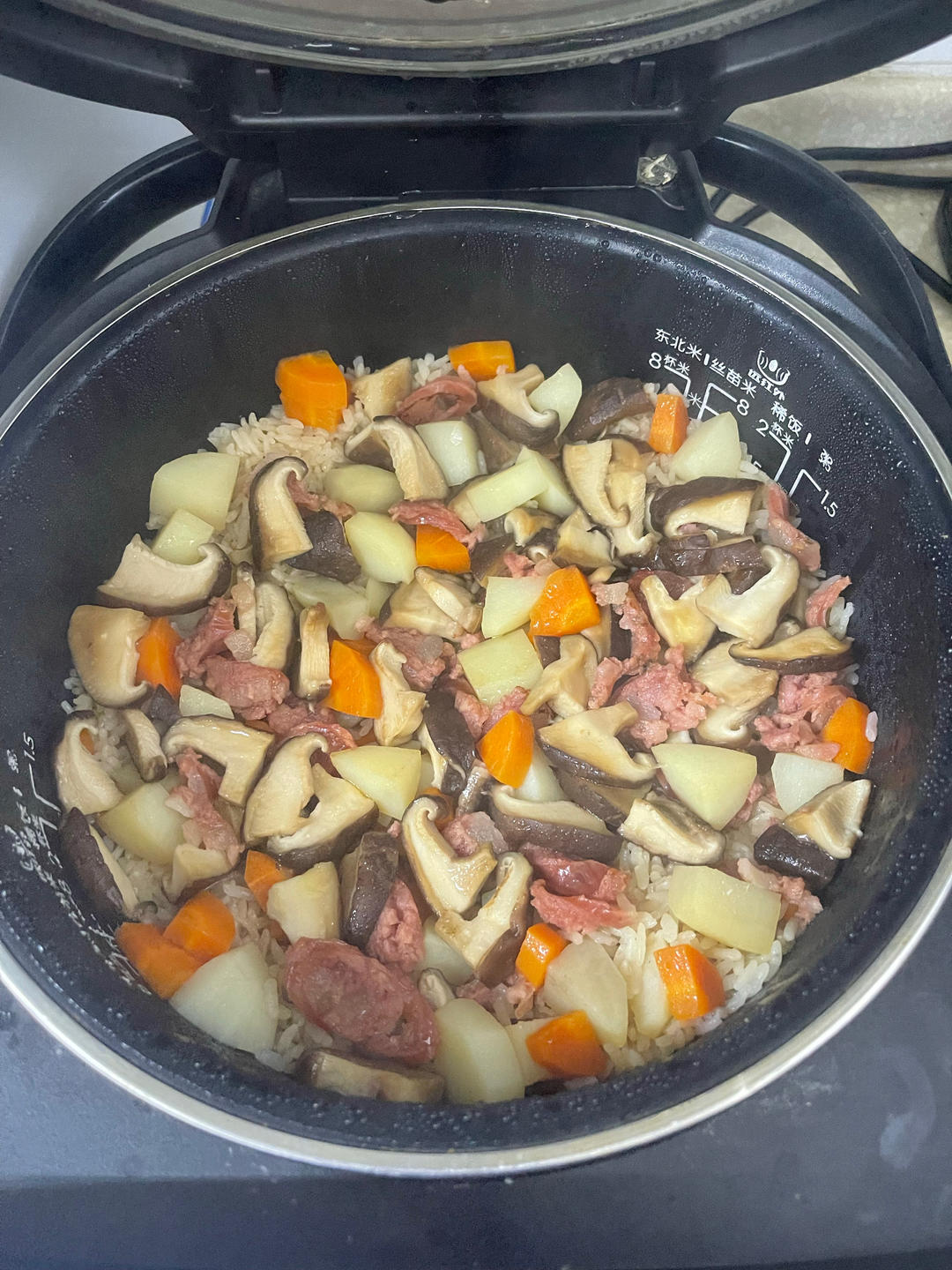 腊肠煲仔饭（电饭锅版）