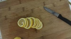 夏季清新柠檬饮料（蜂蜜柠檬）的做法 步骤2