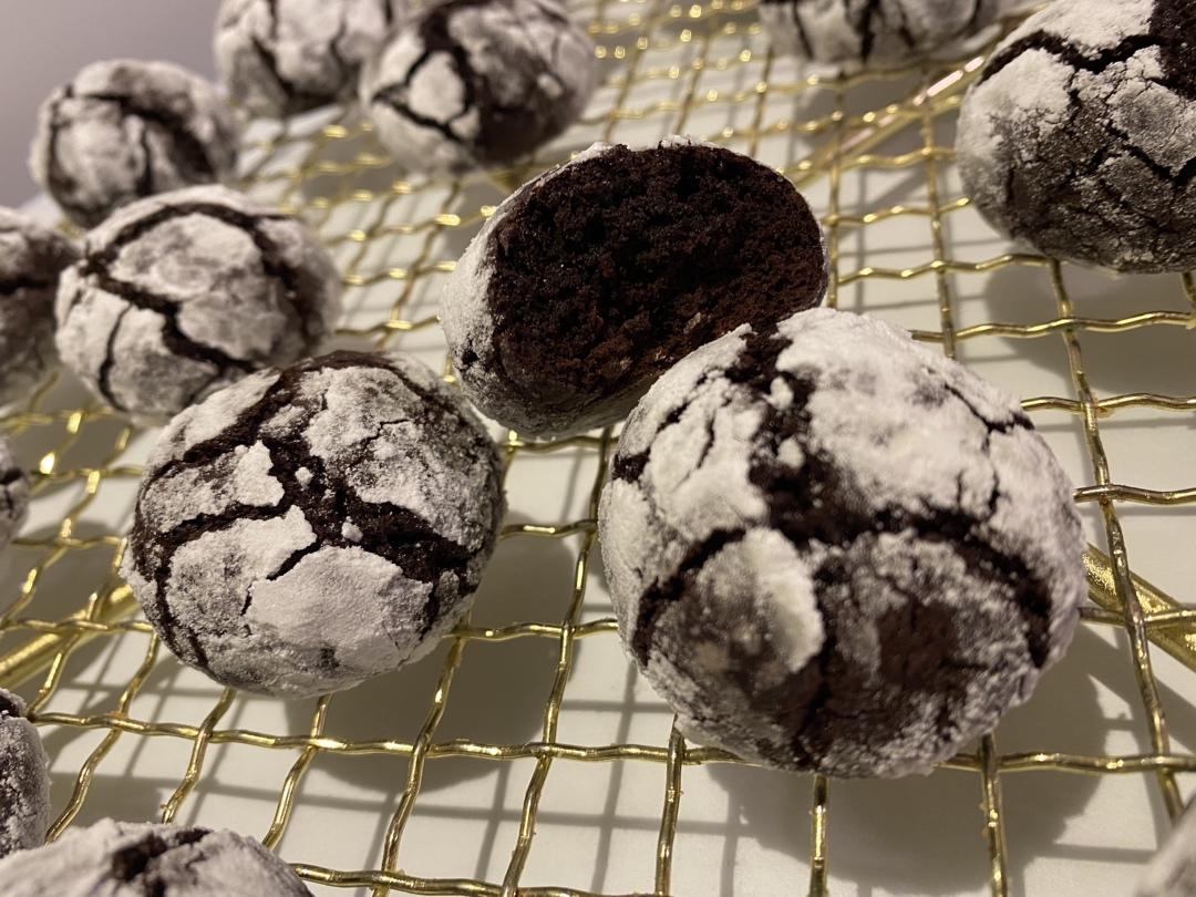 裂纹巧克力饼干