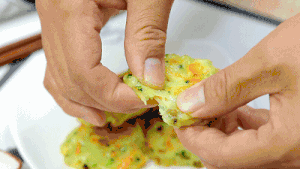 牡蛎土豆丝饼 宝宝辅食食谱的做法 步骤12