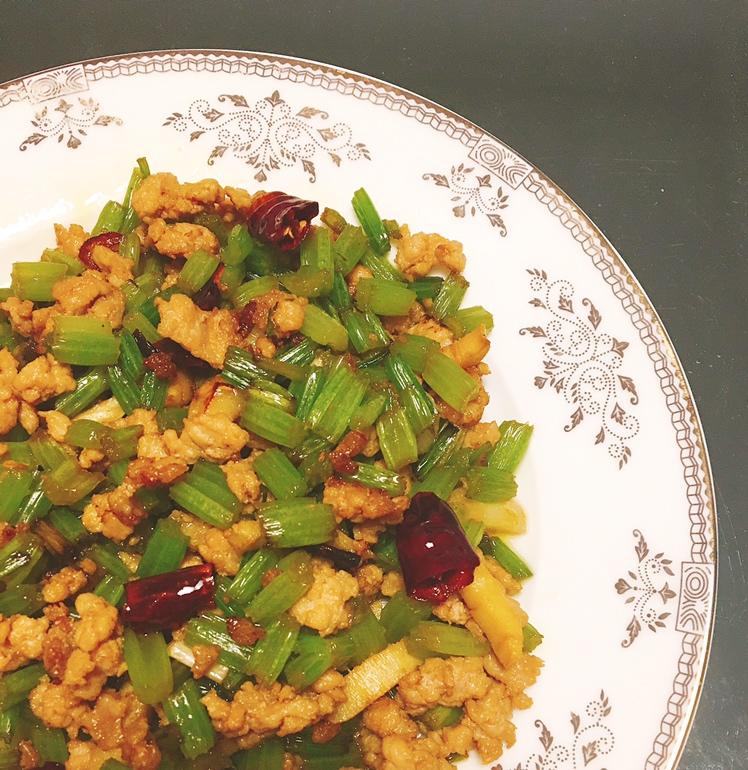 芹菜炒肉沫