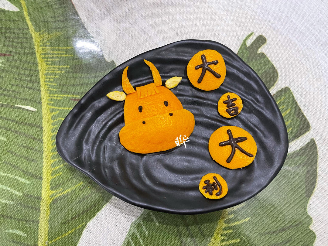 牛年大吉大利餐盘画