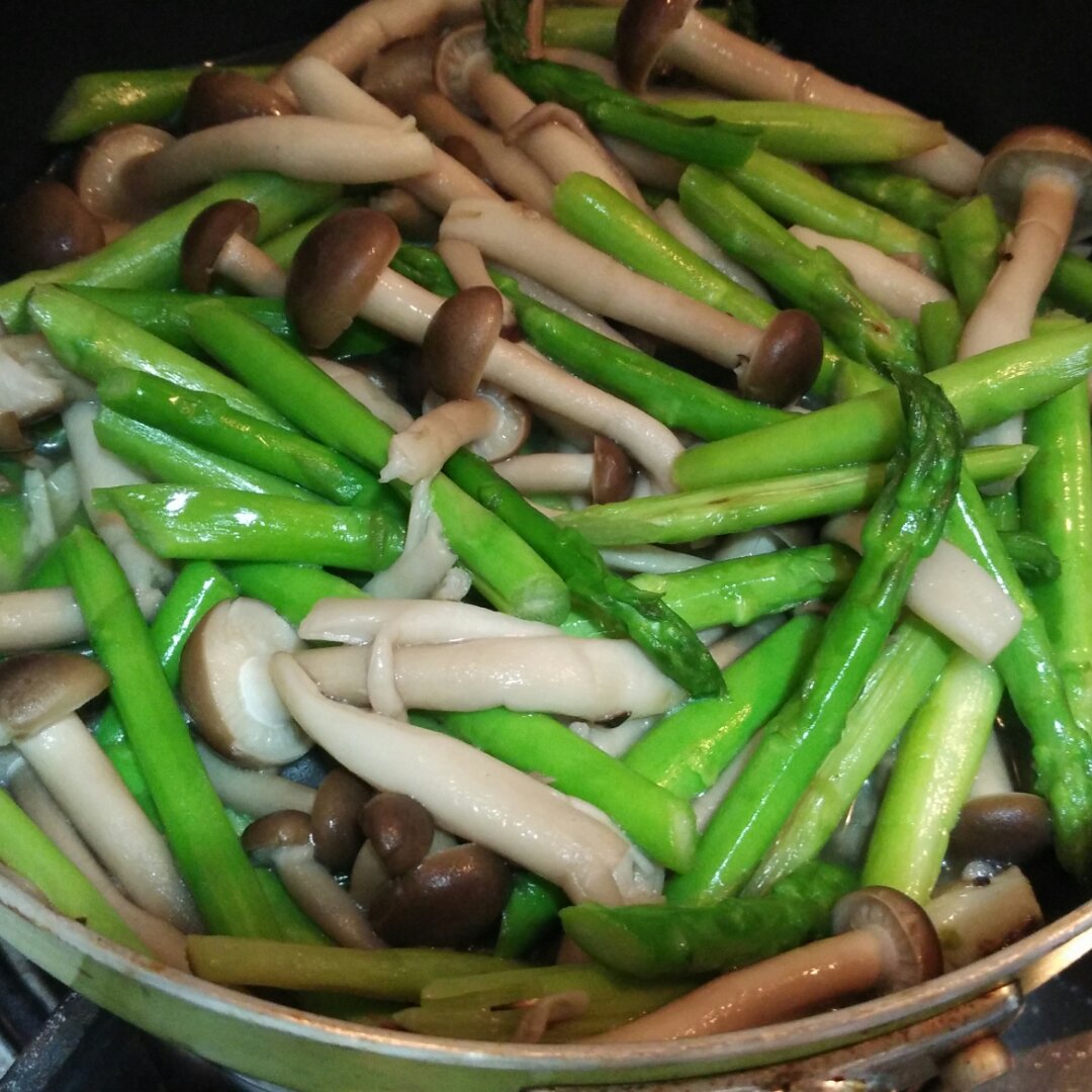 芦笋炒蟹味菇