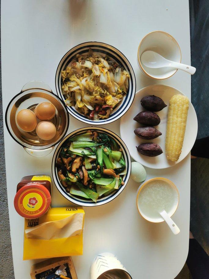 老丁的私房菜-香菇炒油菜