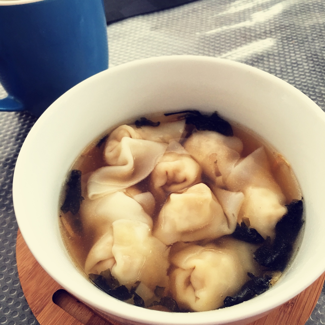 虾仁猪肉胡萝卜馄饨-附剥活虾技巧.几种馄饨包法