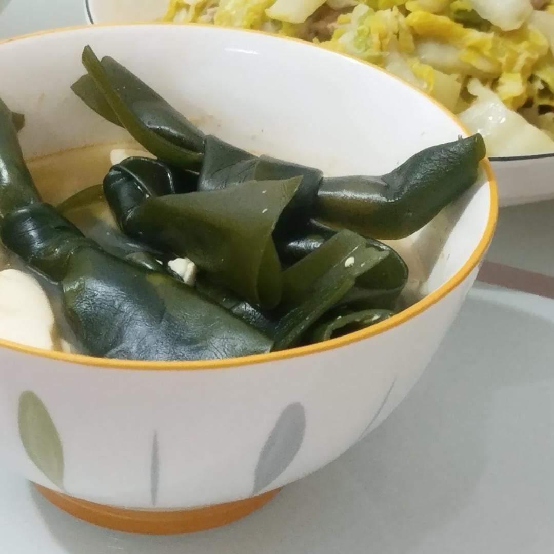 超级鲜的海带豆腐汤