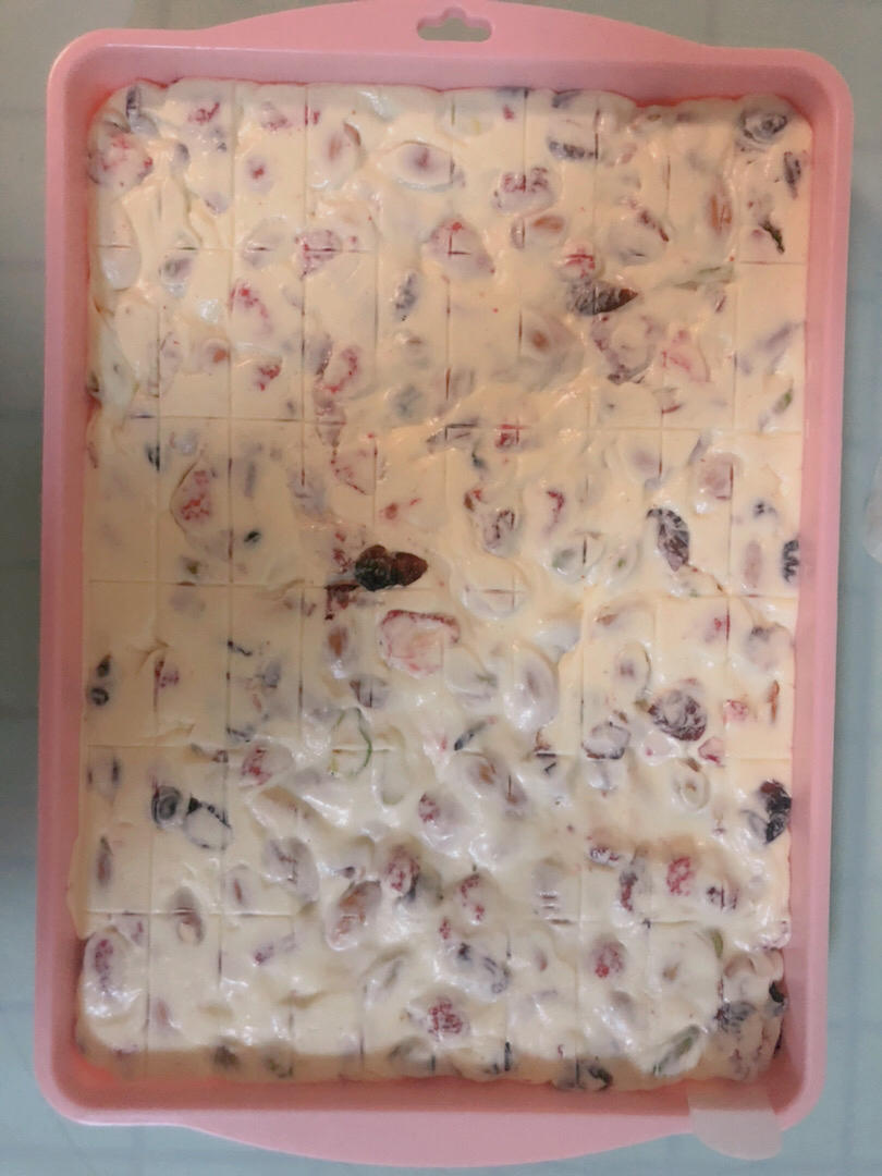 蔓越莓巴旦木牛轧糖