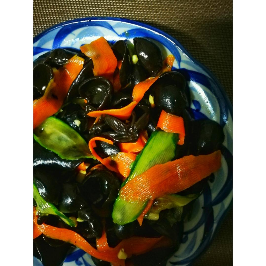 凉拌胡萝卜黑木耳