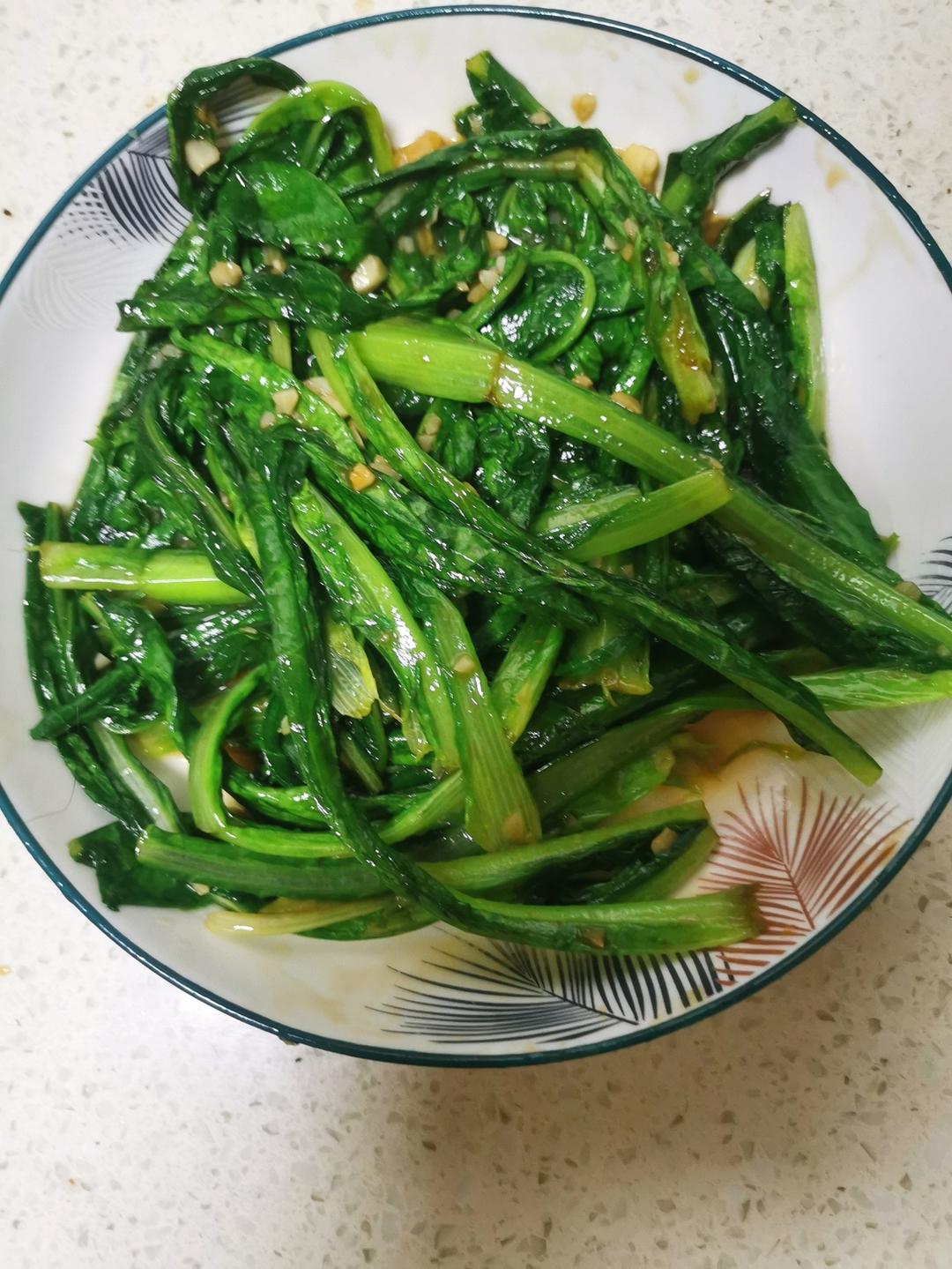 蒜蓉耗油清炒油麦菜，减脂快手菜，宝宝超爱，傻瓜步骤，屡试不爽，好吃且下饭，鲜香爽口！！