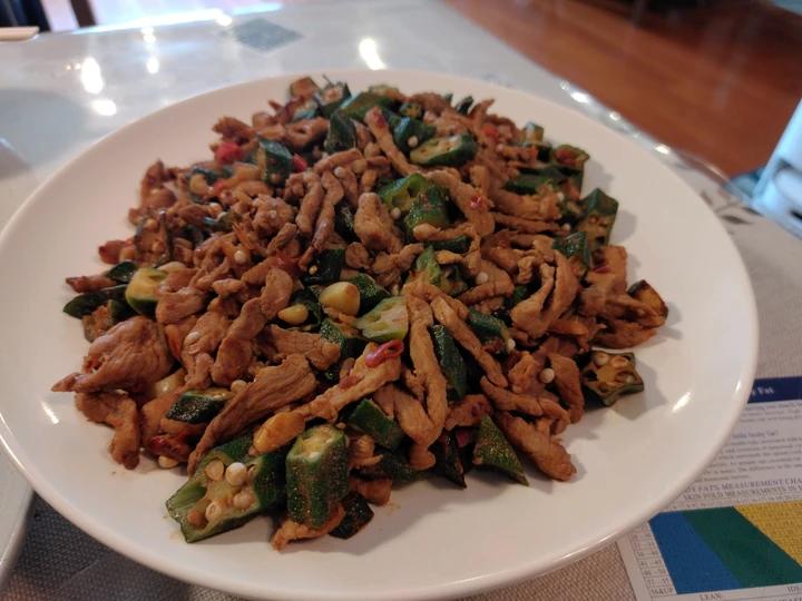超级下饭的秋葵小炒肉