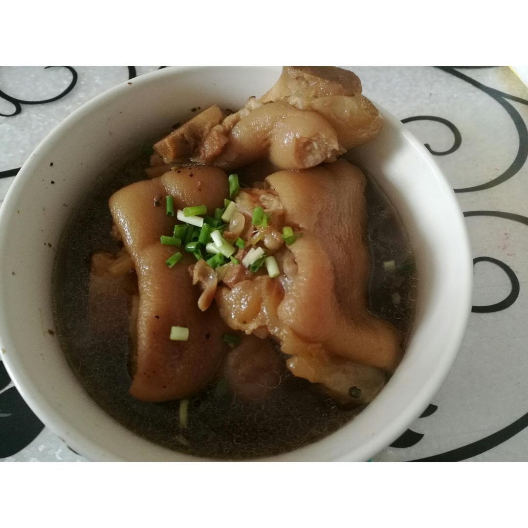 美味的家常菜：红烧猪蹄