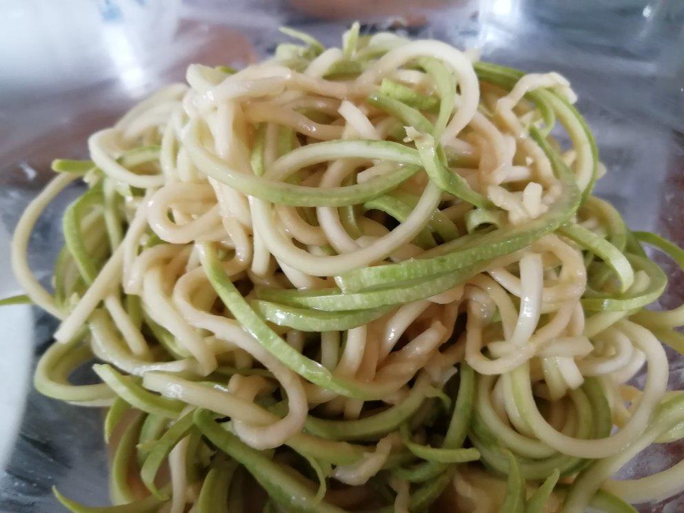 芝麻酱拌西葫芦丝