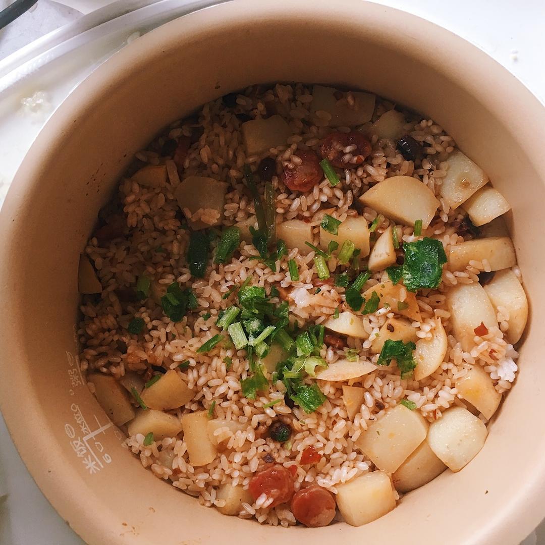 土豆焖饭（电饭锅版）