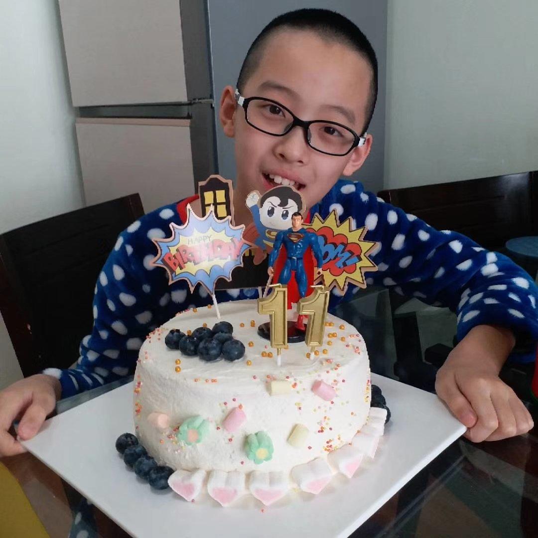 新手必成8寸生日蛋糕（详细多图干货经验分享，解决戚风蛋糕塌陷，奶油饰面涂不好，烤箱温度不好掌握等各种问题）