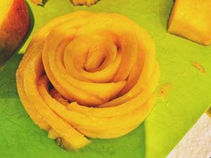 漂流在椰奶海洋上的芒果玫瑰孤岛——泰式芒果椰汁糯米饭的做法 步骤6