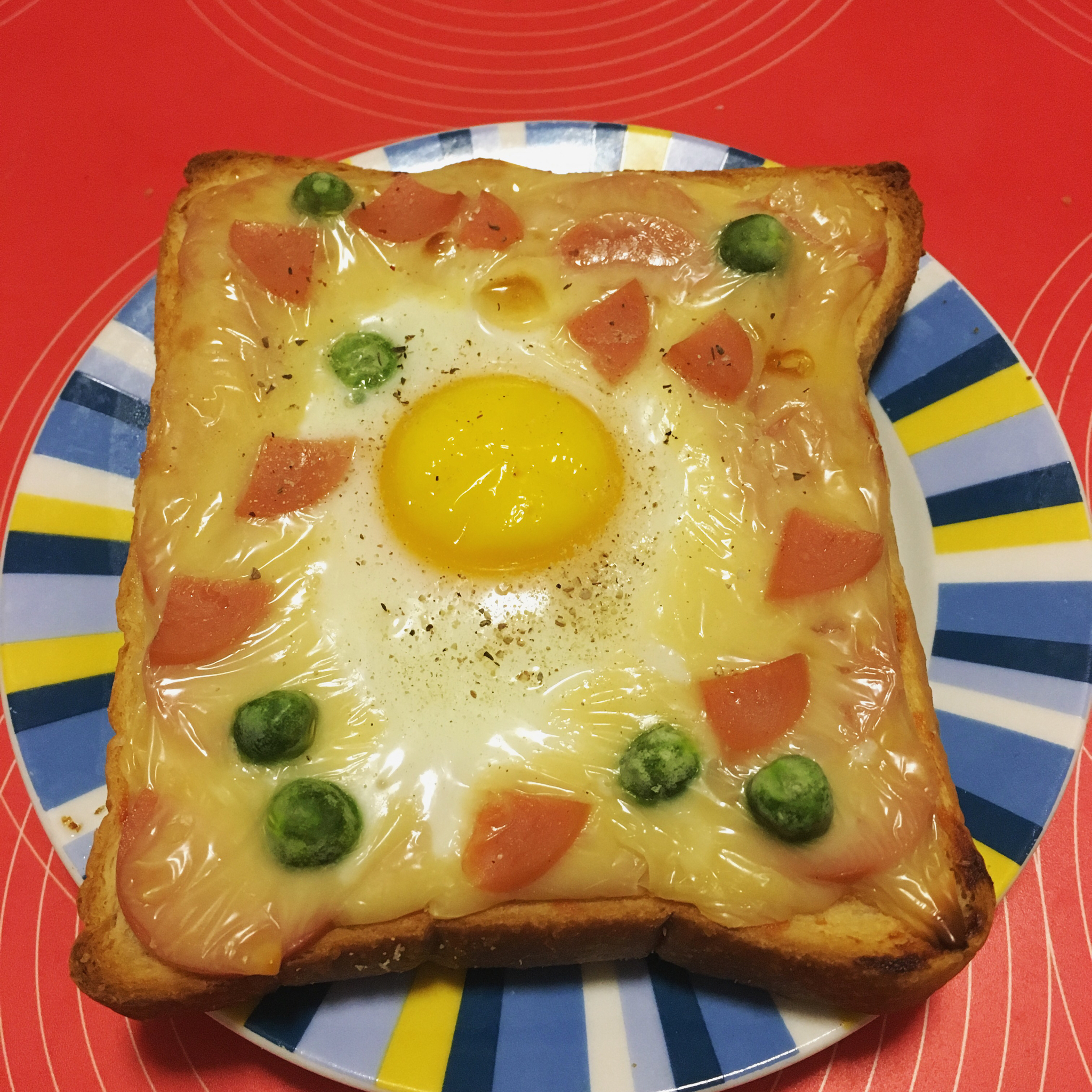 吐司太阳蛋披萨