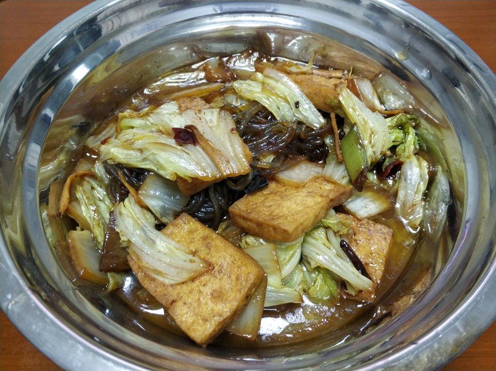 家常白菜炖粉条加豆腐泡