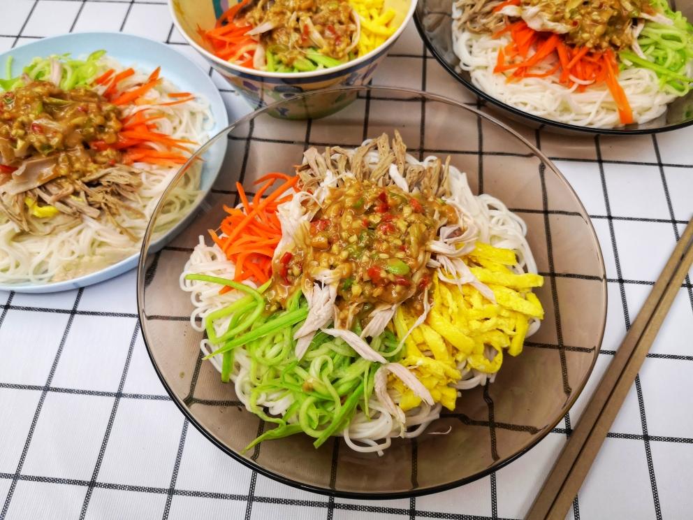 好吃到舔碟的鸡丝拌面