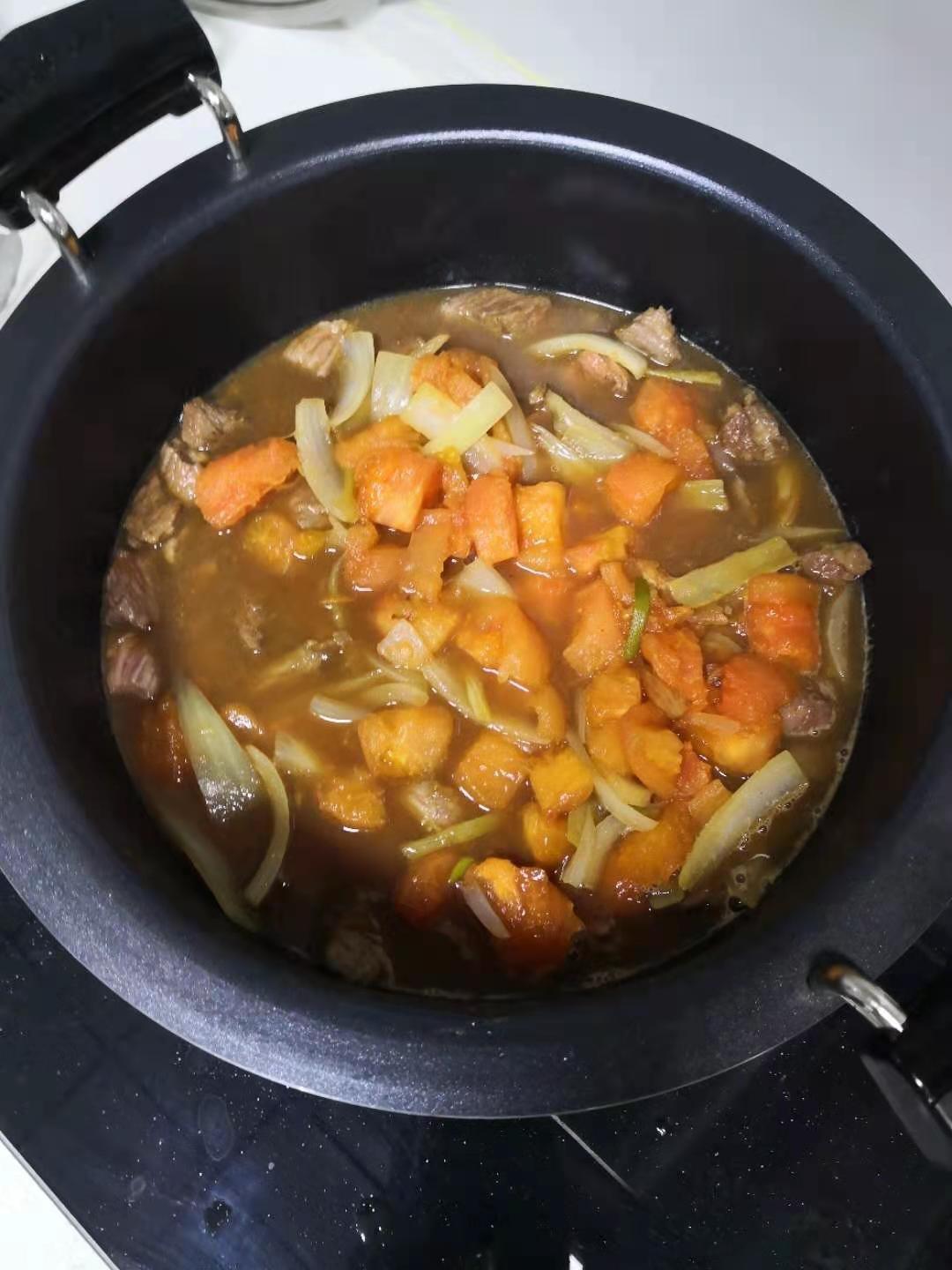 汤浓肉嫩的番茄牛腩，牛腩软烂秘法