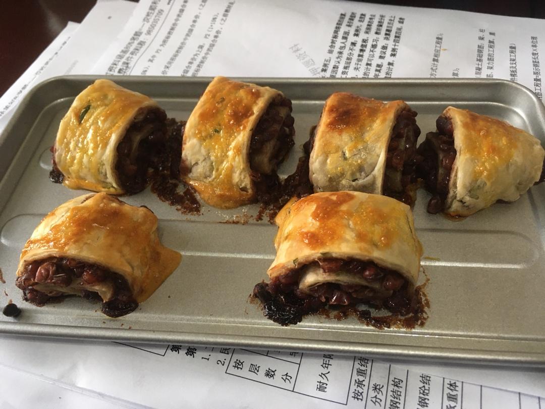 豆沙蛋黄酥皮卷