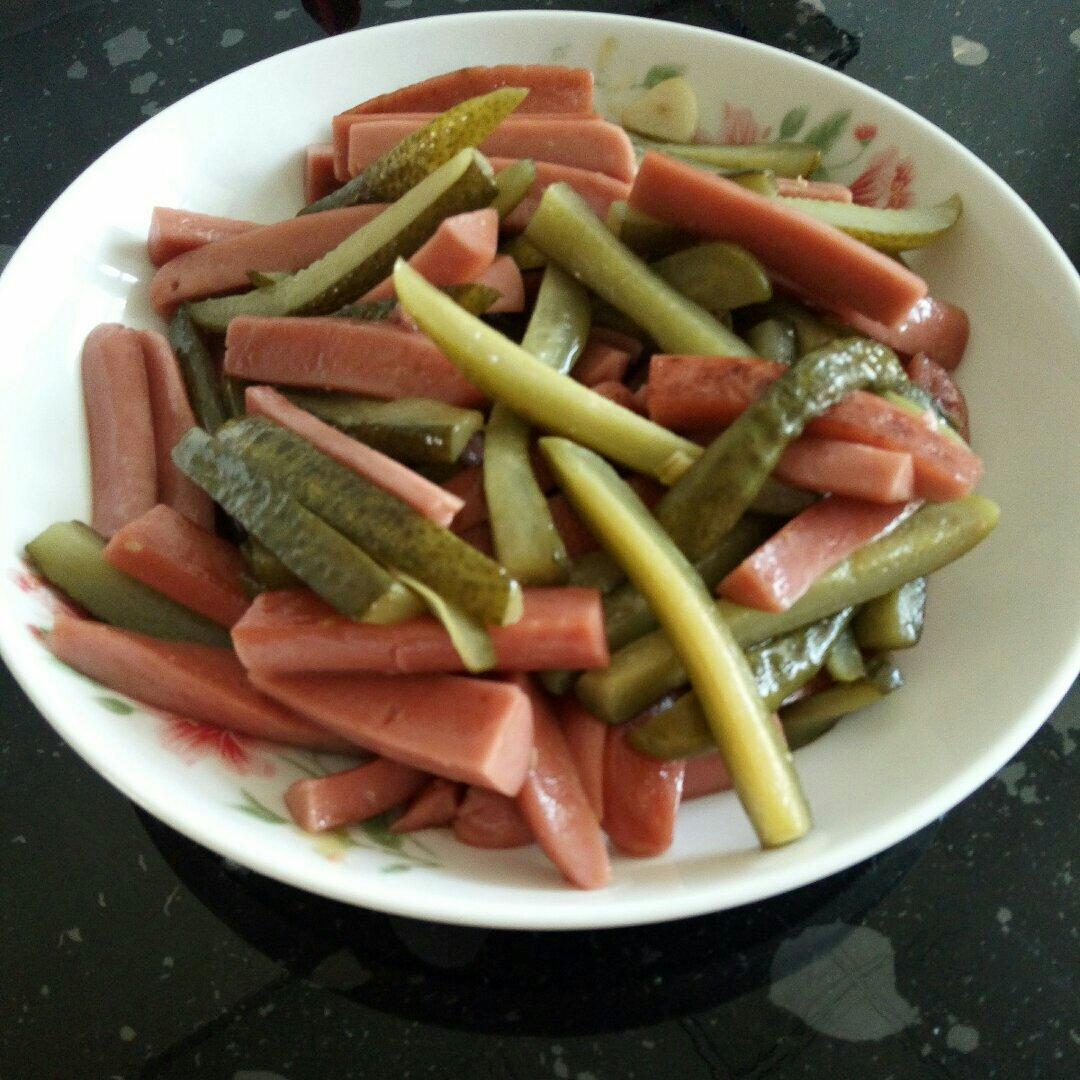 酸黄瓜炒火腿肠