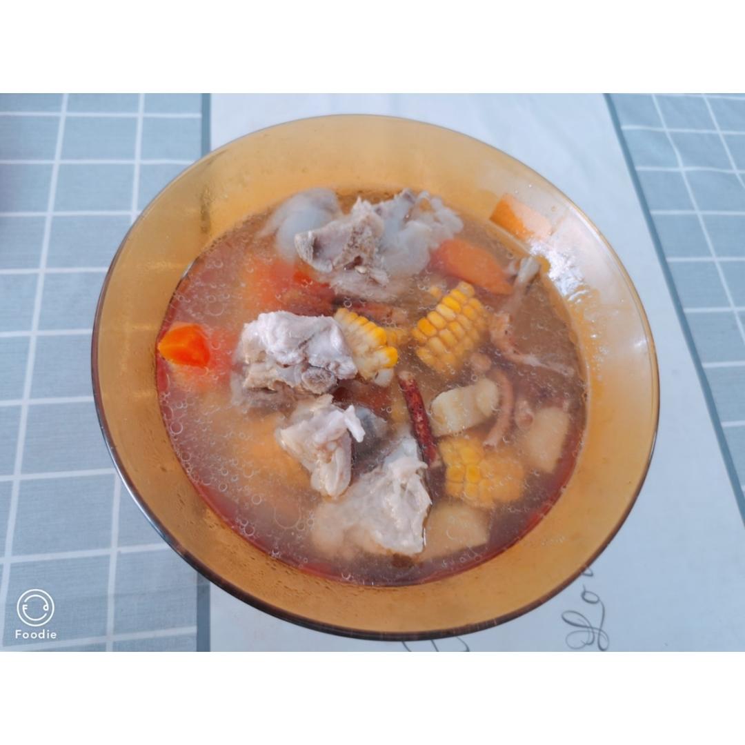 超浓玉米筒骨汤
