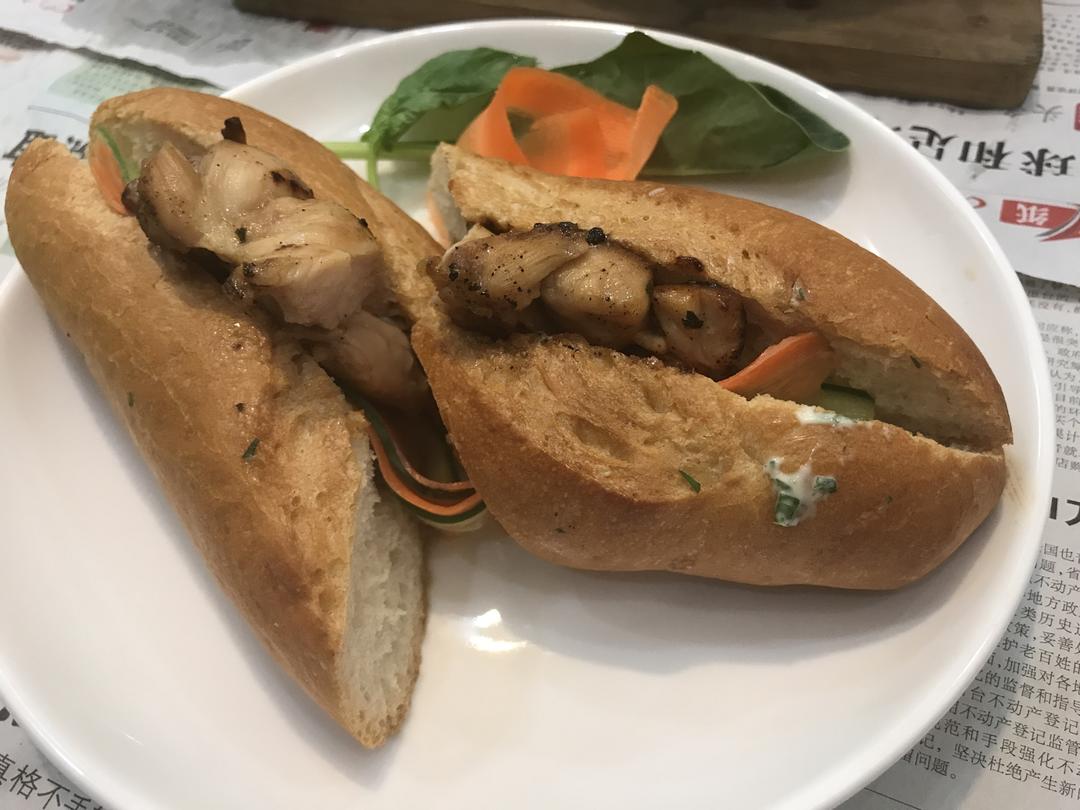 鸡扒沙律法棍的做法