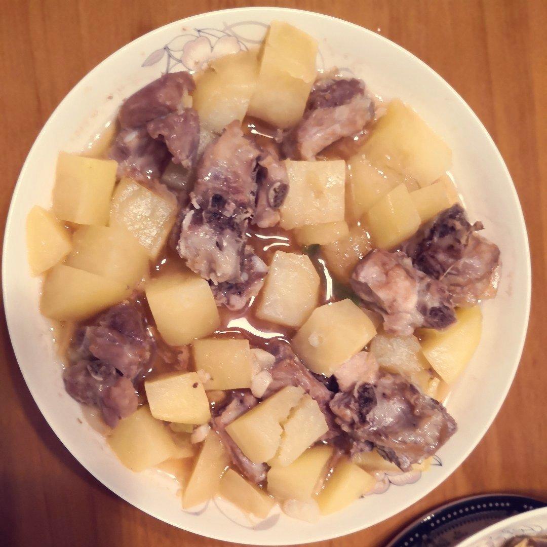 土豆蒸排骨