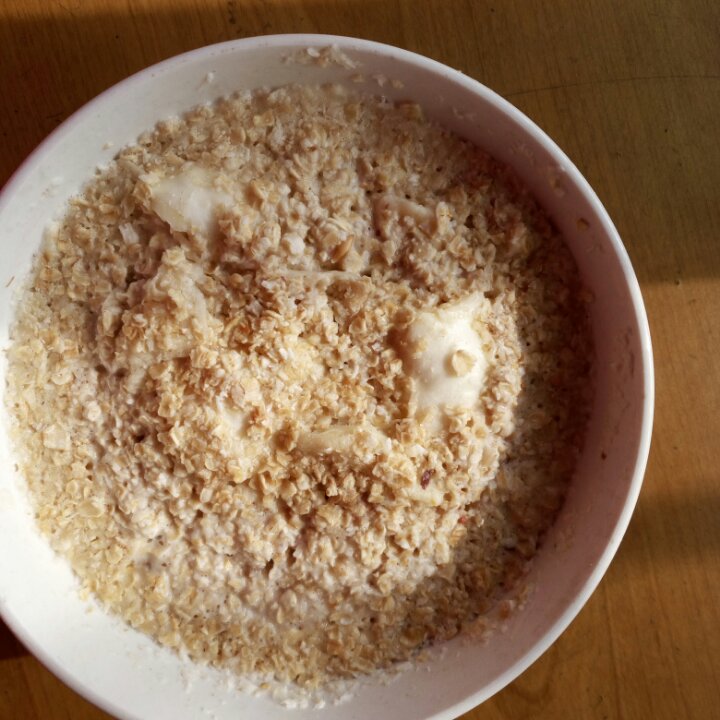 牛奶燕麦泡香蕉（减肥快手早餐）